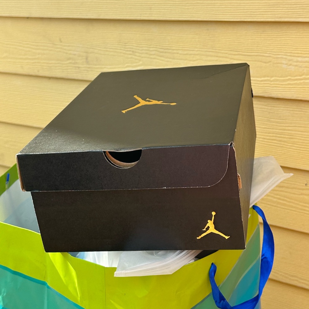 Jordan Replacement Black Shoe Box with Gold Logo